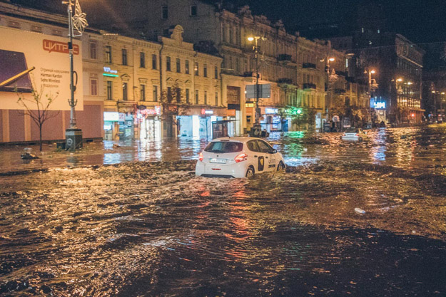 На Крещатике – потоп (фото, видео)