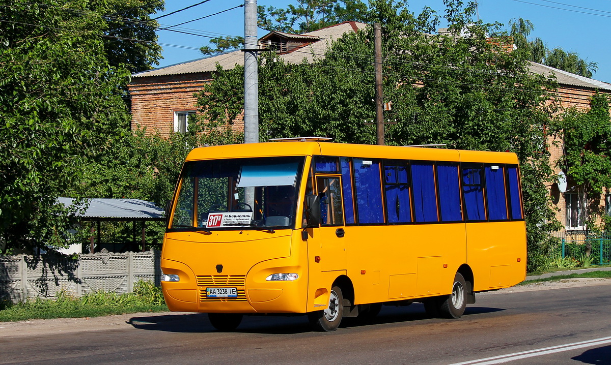 Под Киевом людей перевозит опасный транспорт