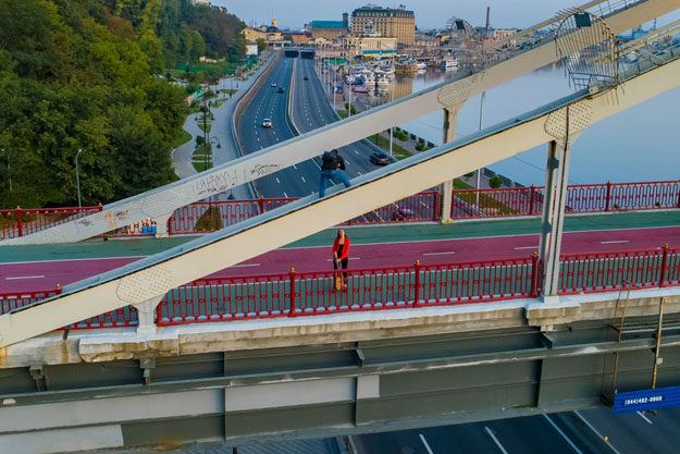 Предрассветный Киев. Мост влюбленных (фото)