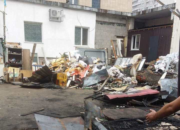 В Киеве сожгли здание, в котором проживали бездомные