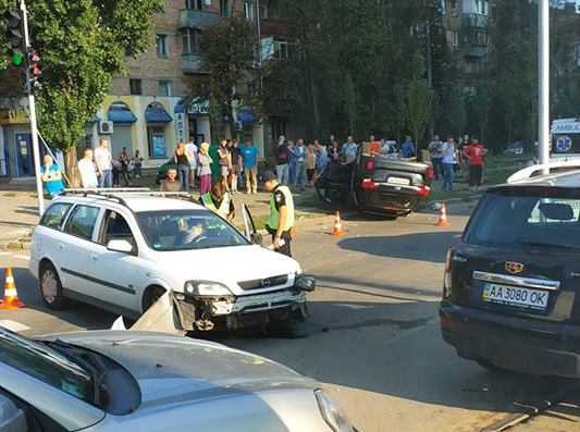 На Отрадном – серьезное ДТП, машины разбросало по дороге