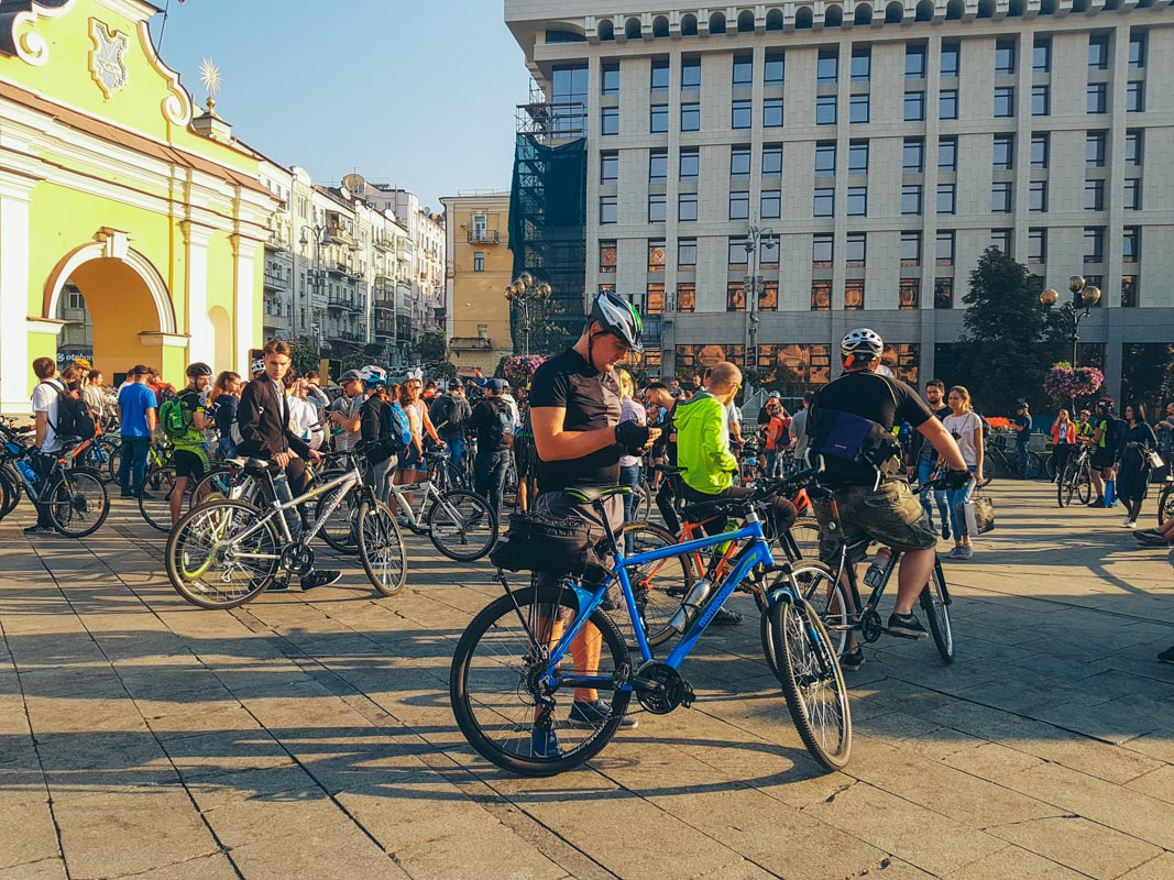 Киевляне отправились на работу на велосипедах