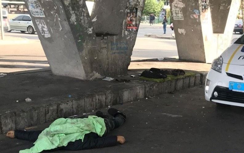 На Лесном посреди улицы умер мужчина