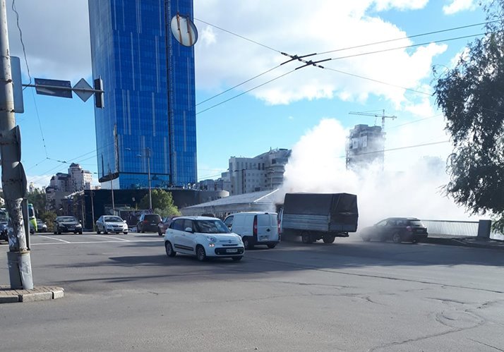 В центре Киева сгорел автомобиль