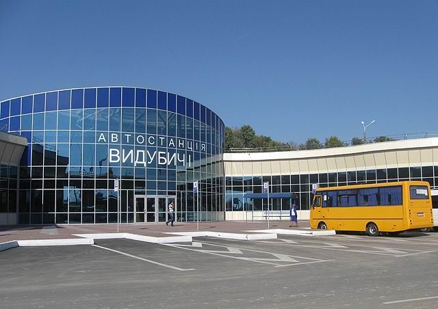 На Выдубичах избили и ограбили прохожего