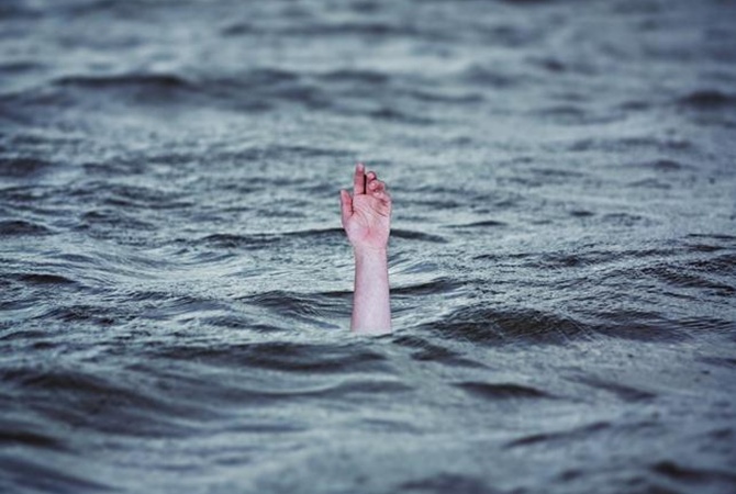 В Выдубицком озере утонул мужчина