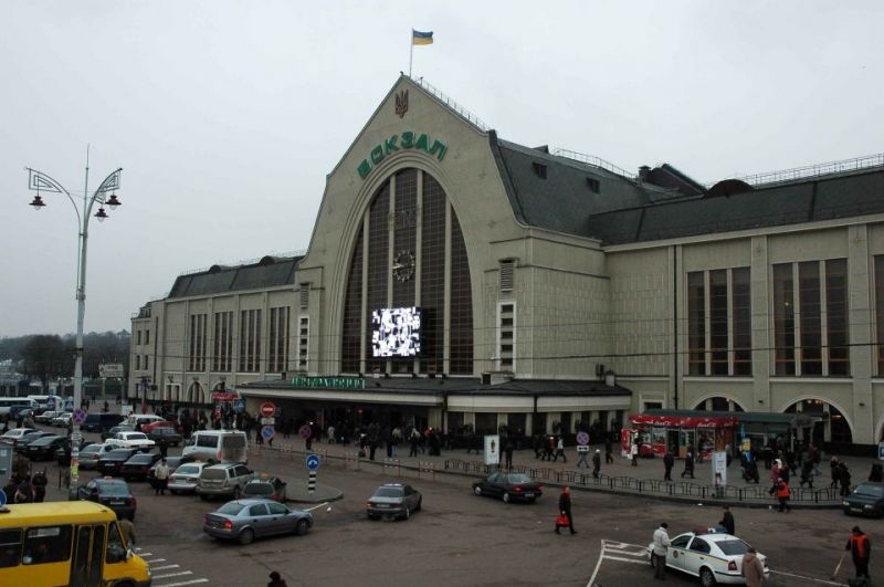 Киев, вокзал, поезд