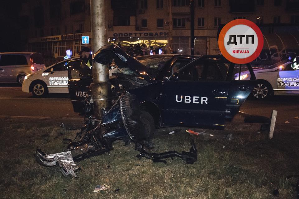 Пьяный таксист Uber влетел в столб, покалечив пассажира