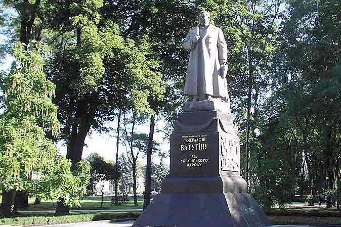 Памятник Ватутину в Киеве: снести нельзя оставить. Опрос