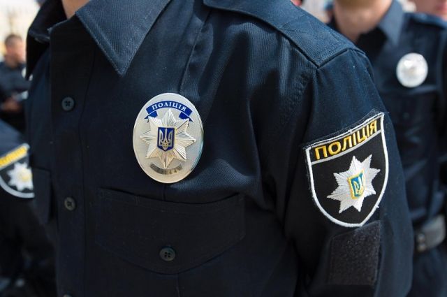 Полицейские подрались с беременной киевлянкой (видео)