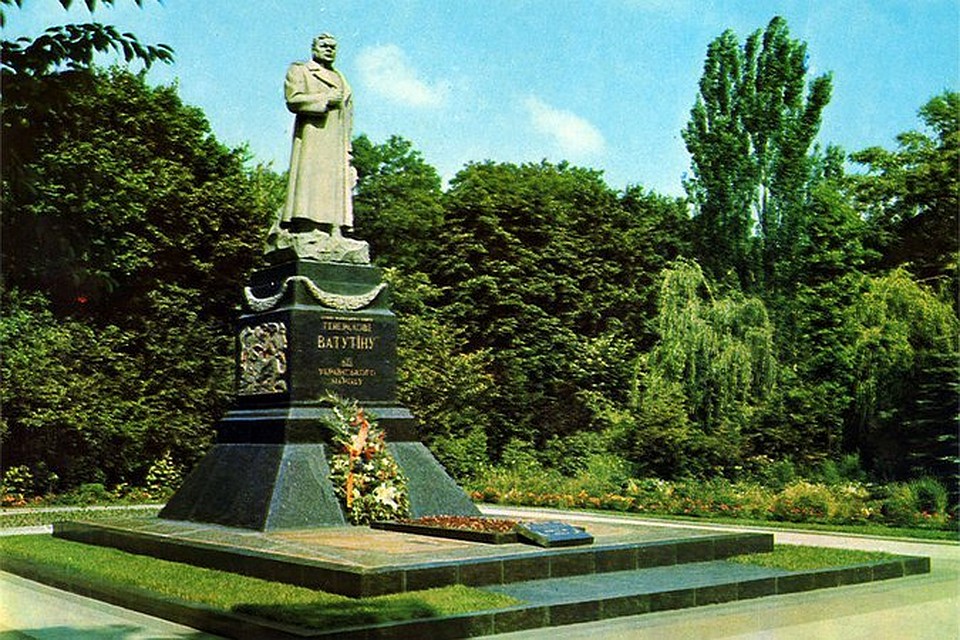 Памятник Ватутину в Киеве предлагают не сносить