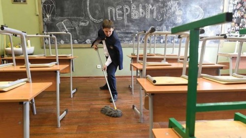 В киевской школе детей заставляли выполнять работу "техничек"