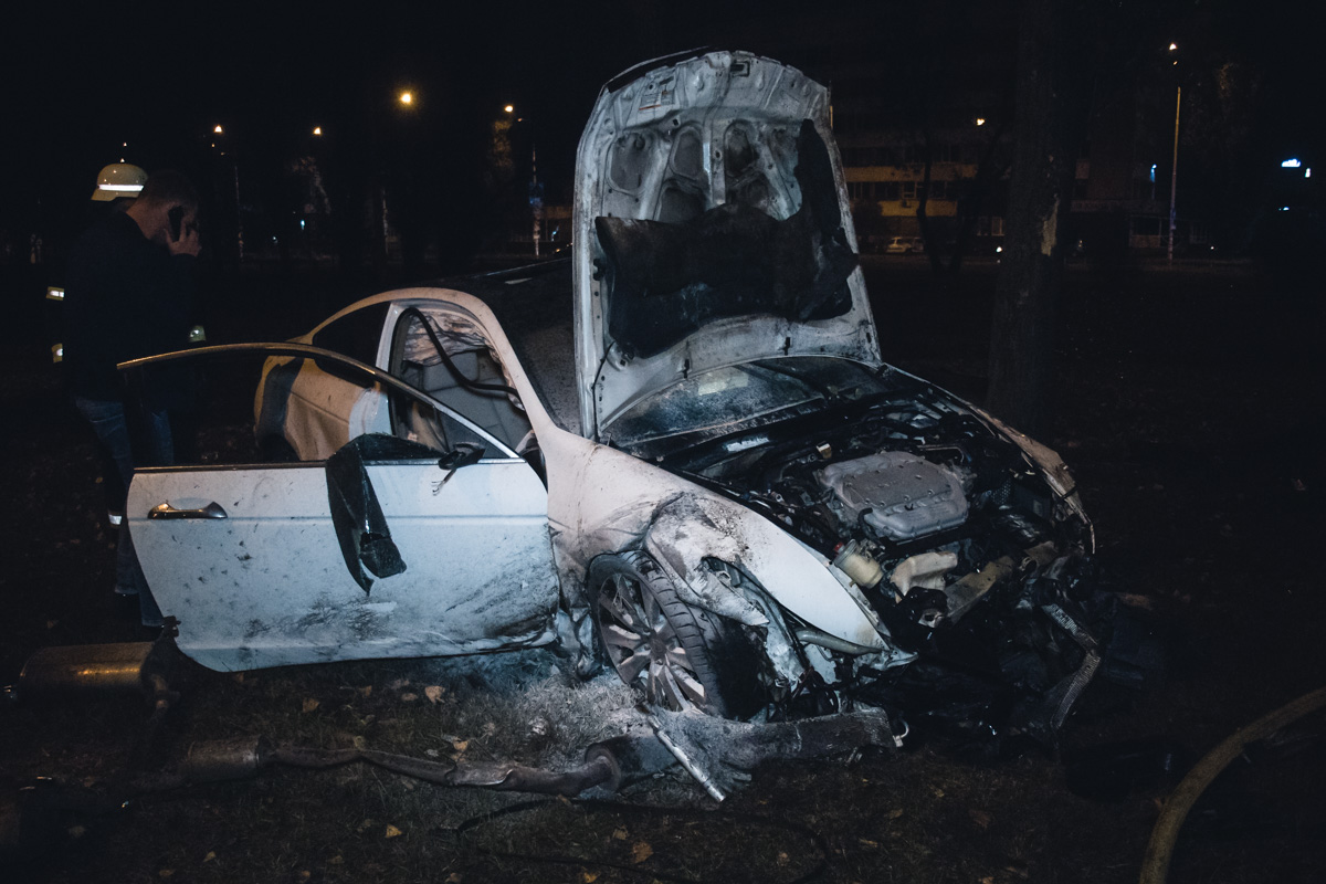 На проспекте Гагарина сгорел автомобиль (видео)