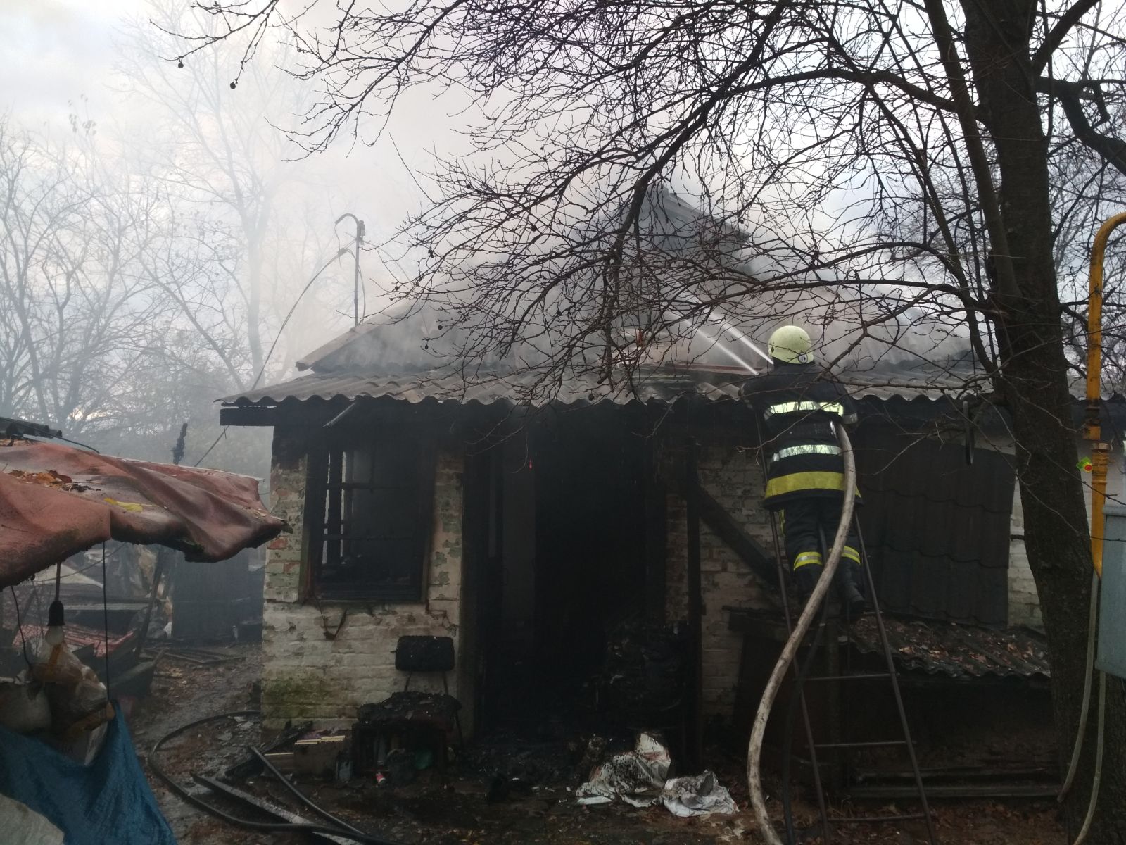 Под Киевом мужчина заживо сгорел в собственном доме
