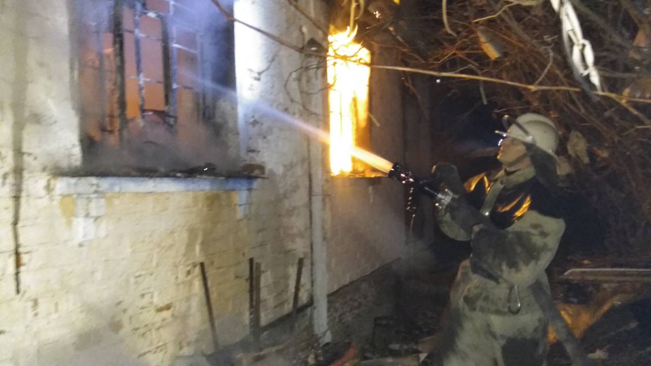 Под Киевом в дачном доме сгорели мать с ребенком