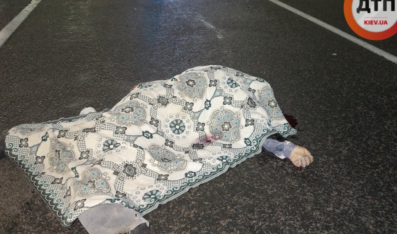 Под Киевом страшное ДТП, пешеходу оторвало голову