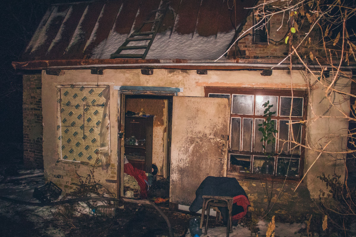 В заброшенном доме в Киеве заживо сгорел мужчина