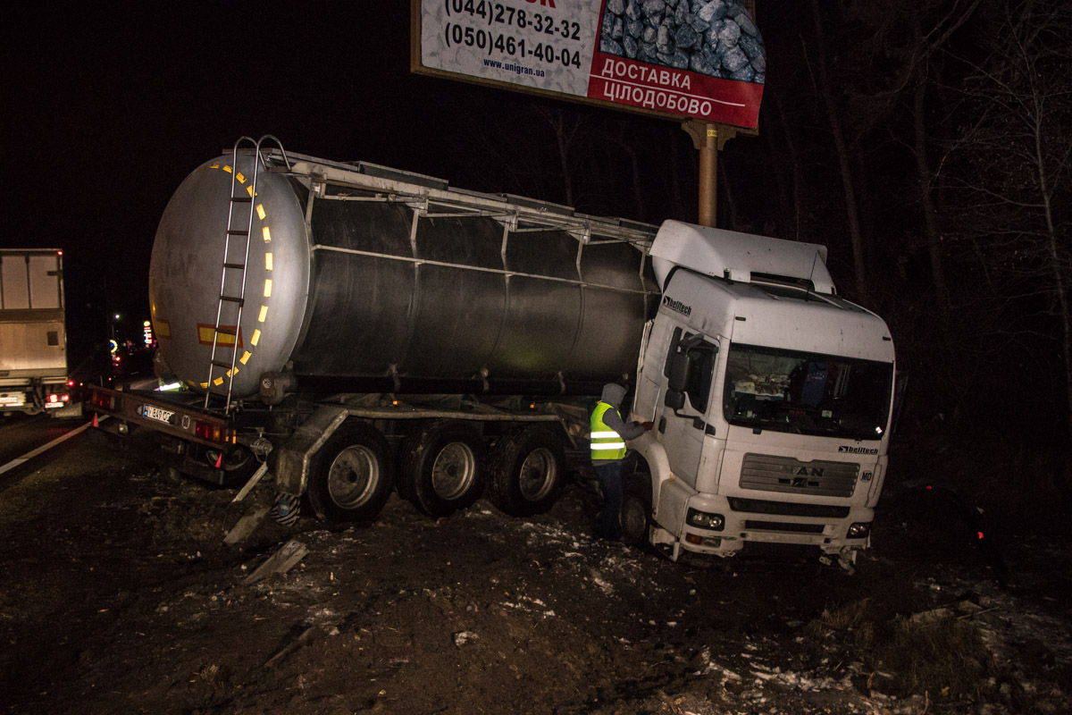 В Киевской области разбились фуры
