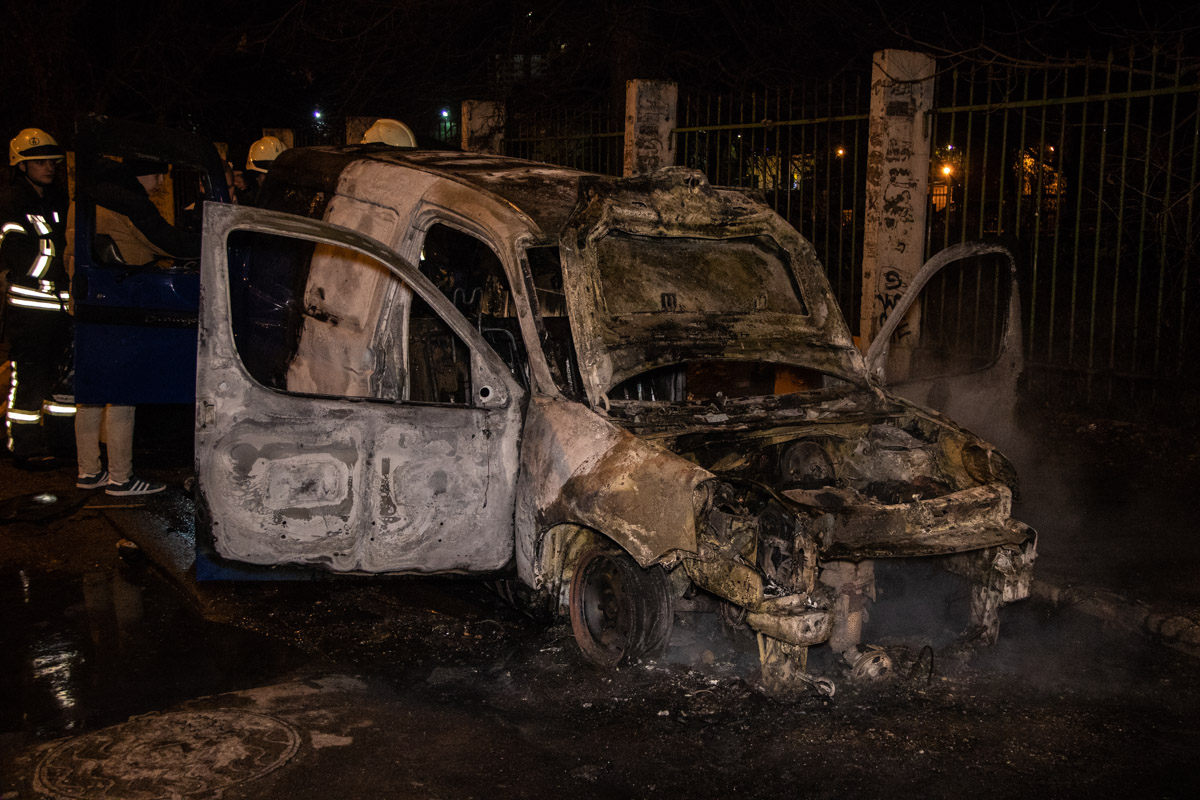 Ночью на Куреневке сгорела автокофейня