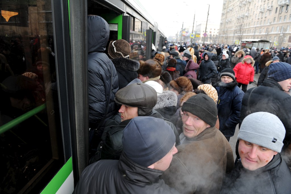 Киевлян призвали пересесть из машин на общественный транспорт