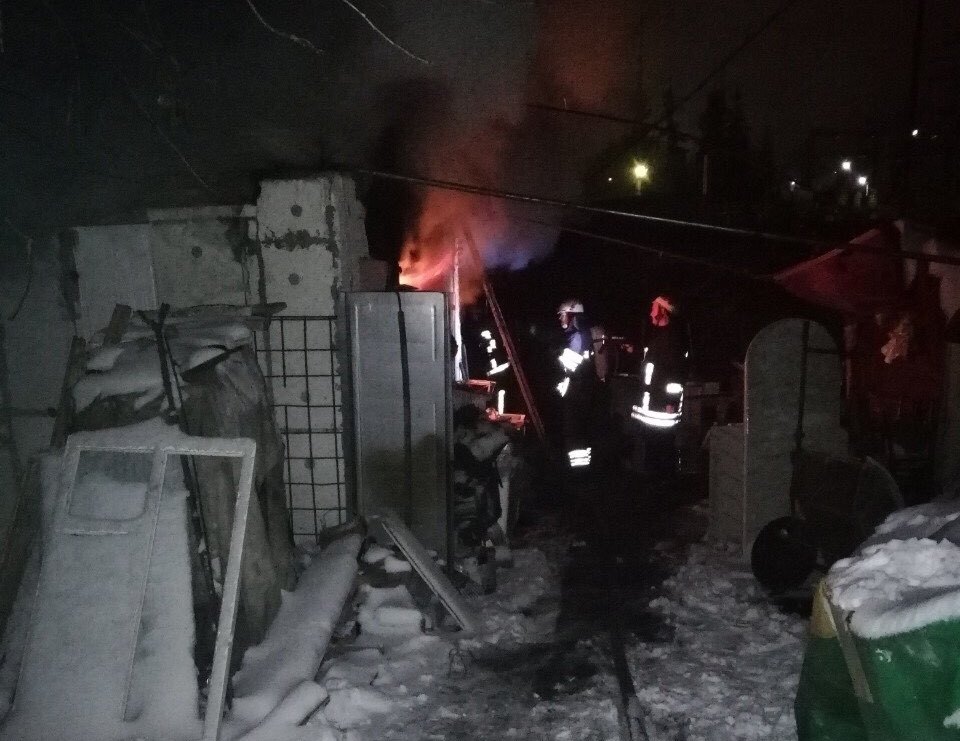 В частном доме под Киевом сгорел мужчина (видео)