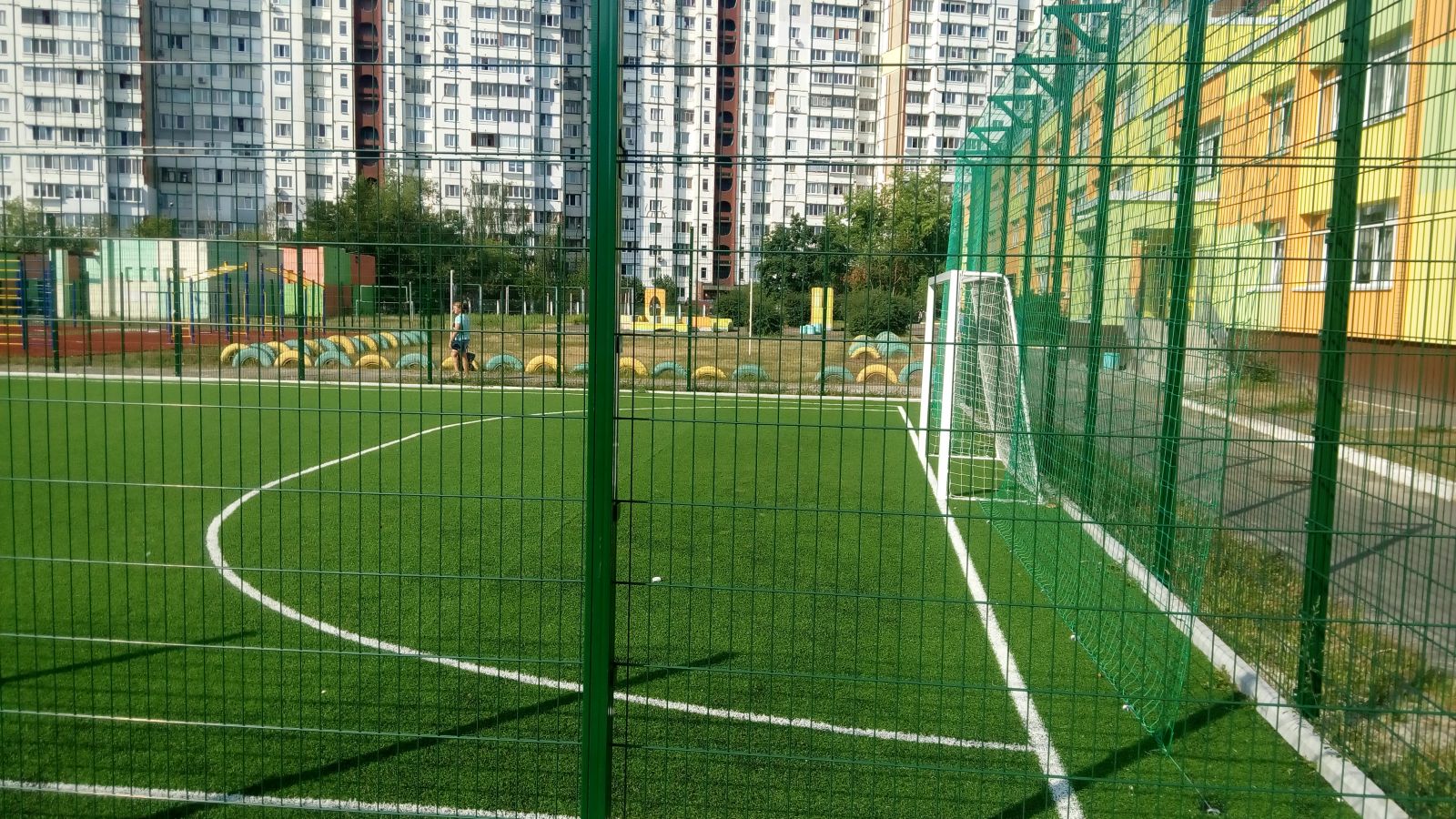В Киеве оборудуют десятки площадок для мини-футбола
