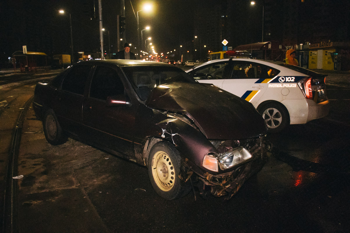 Пьяная таксистка устроила аварию на Позняках