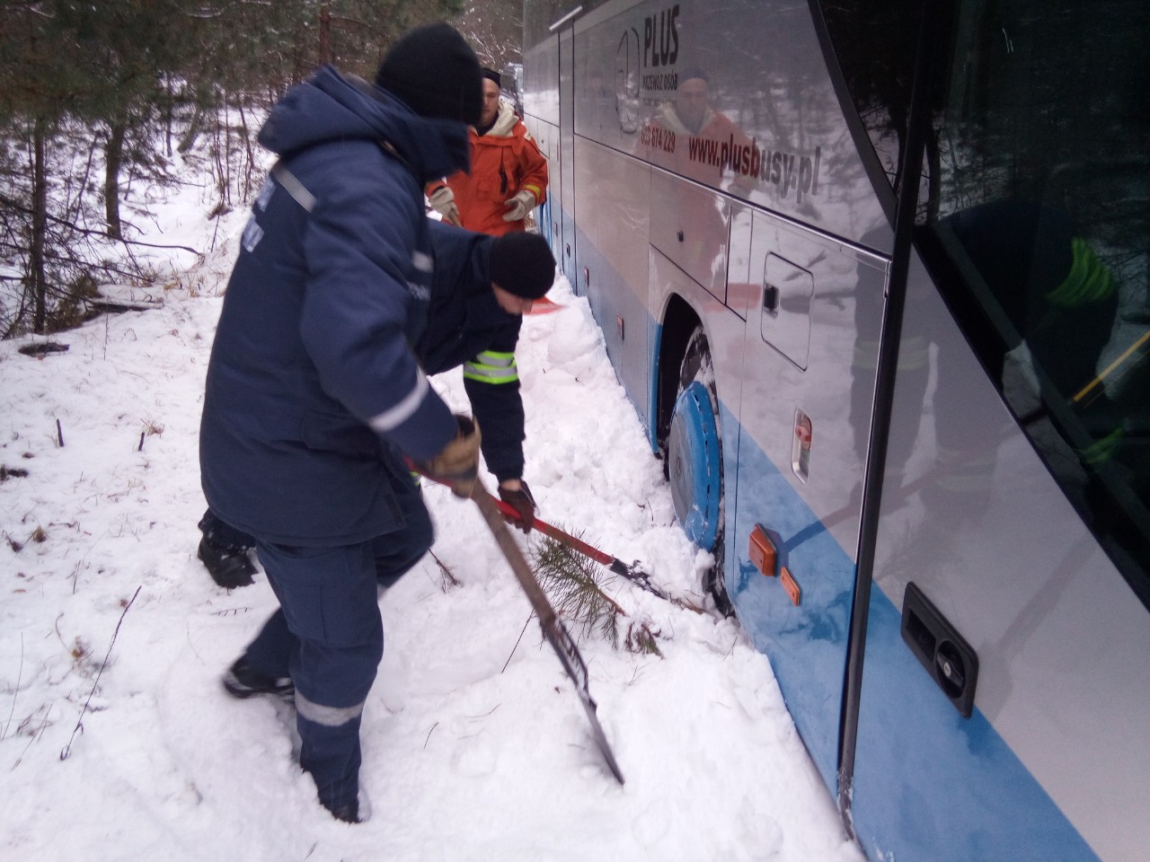 В зоне ЧАЭС в аварию попал туристический автобус