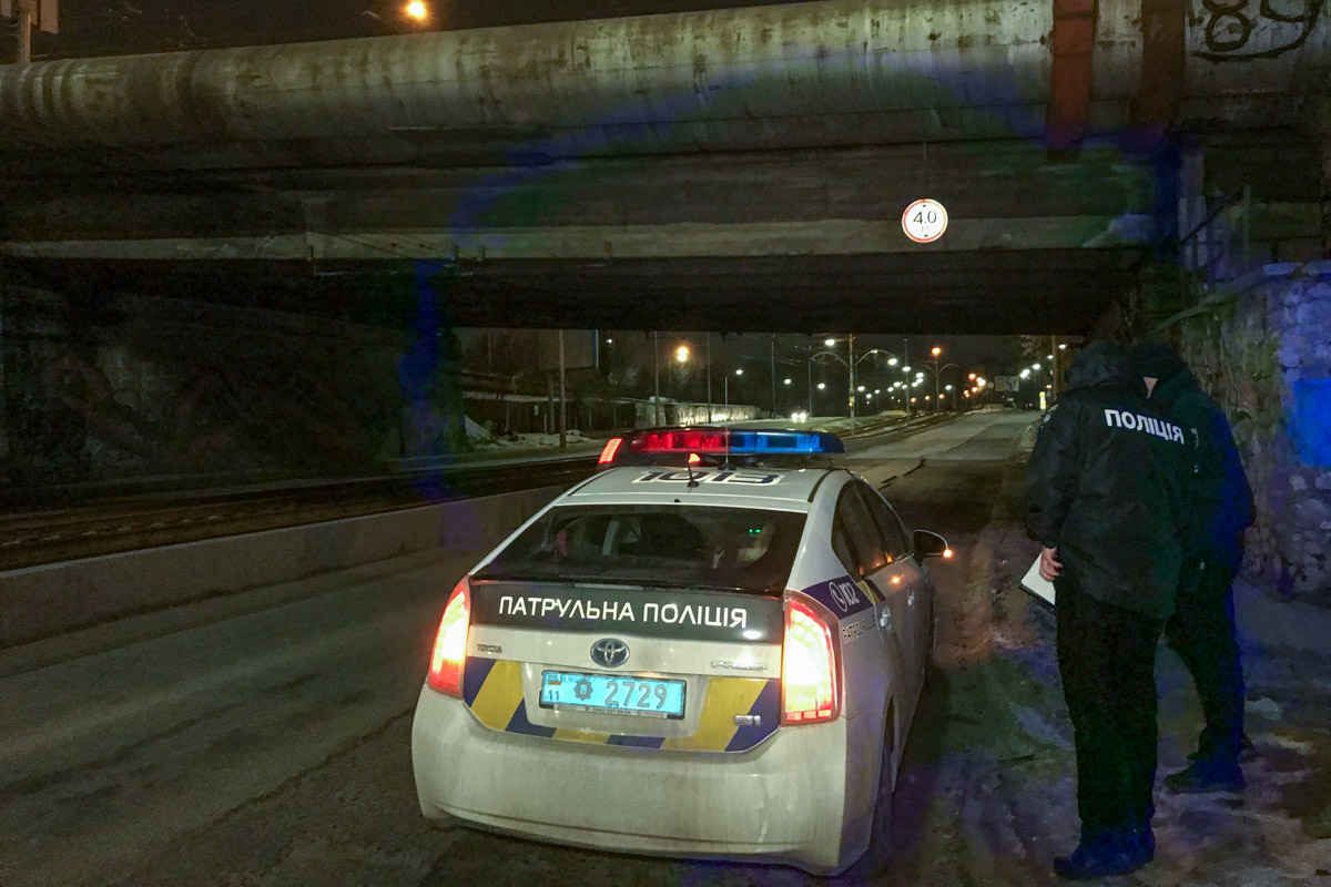 На мосту в Киеве нашли труп