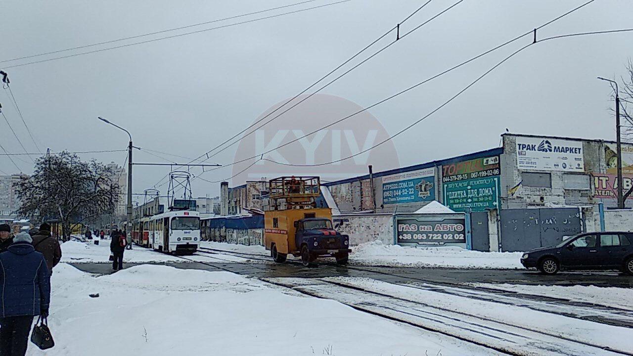В Киеве из-за обрыва проводов остановились трамваи