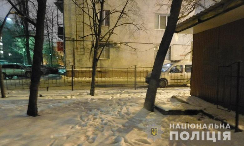 Посреди улицы в Киеве подстрелили парня