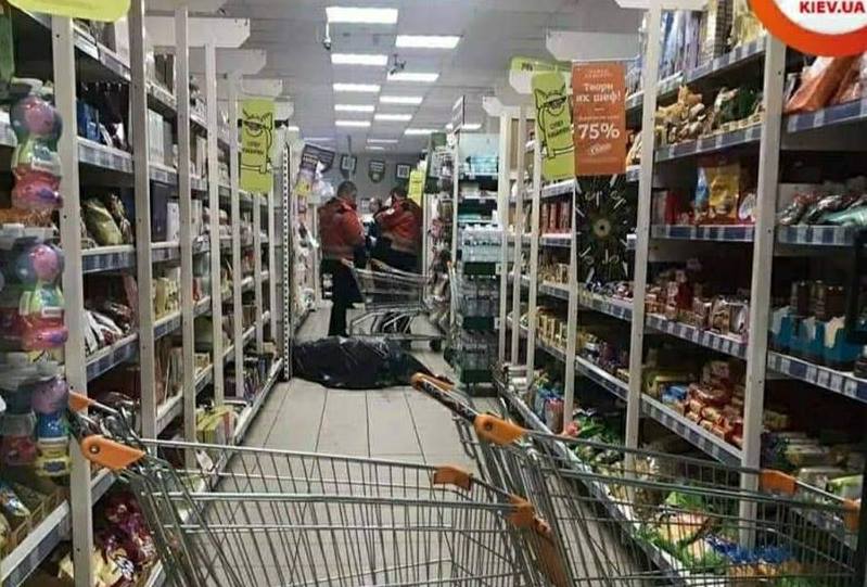 В супермаркете на Оболони умер посетитель