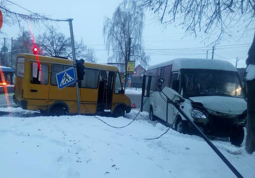 Под Киевом в аварию попали маршрутки