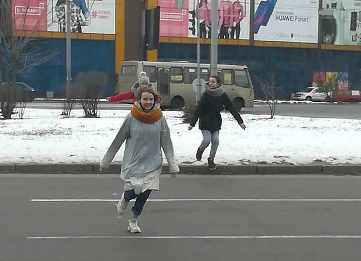 Киевские школьницы устроили игры со смертью