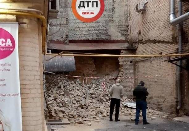 В центре Киева обвалилось здание
