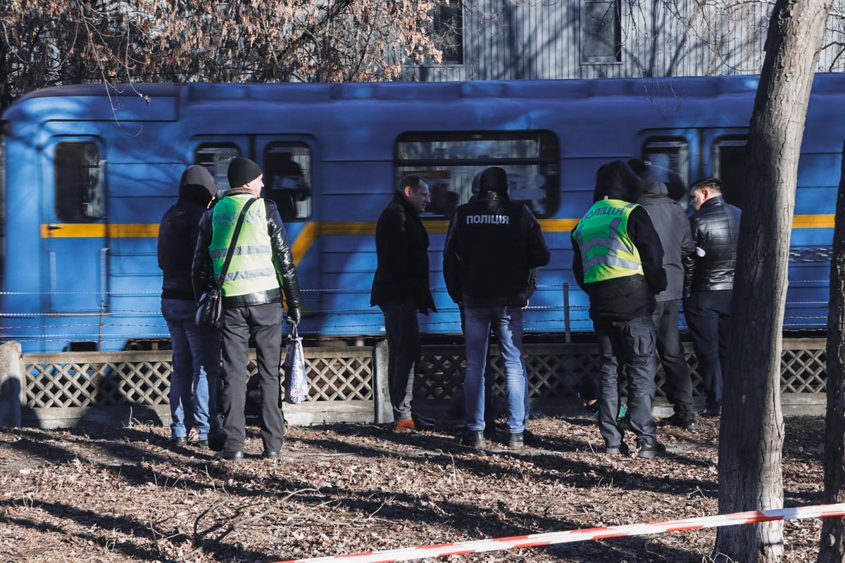 В канаве нашли мертвую молодую женщину