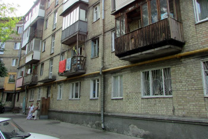 В Киеве разрушается жилой дом