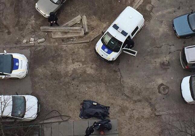 Парень разбился насмерть, выпав из окна столичной высотки
