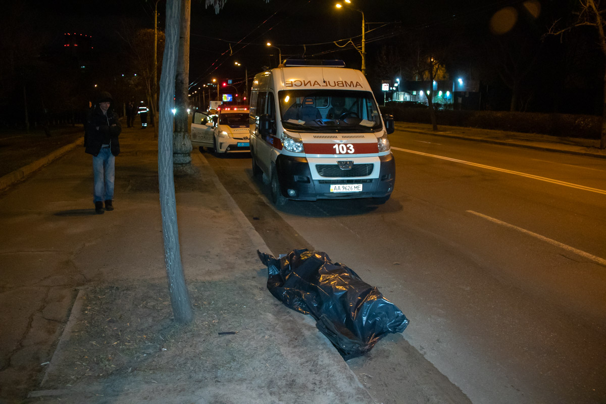 Сбил и протащил пешехода сотню метров. В Киеве – смертельное ДТП