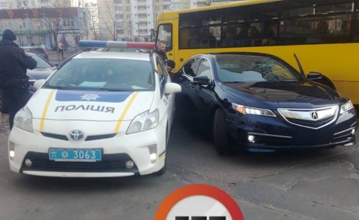 Киевские патрульные попали в аварию