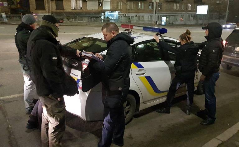 Киевские патрульные попались на взятке