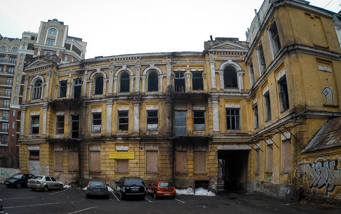 В Киеве крысы захватили историческое здание (видео)