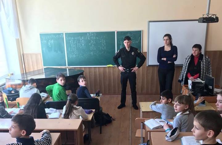 Из-за буллинга в киевскую школу пришла полиция