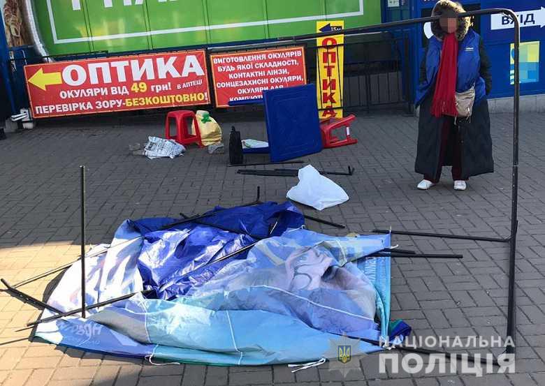 В Киеве громят агитационные палатки