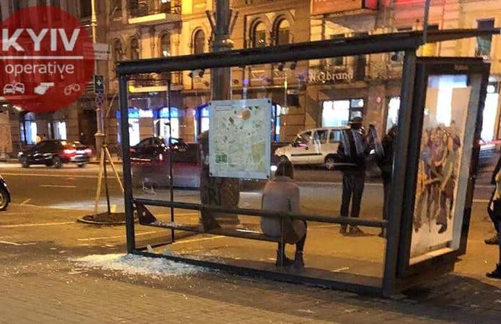 В центре Киева разгромили остановку