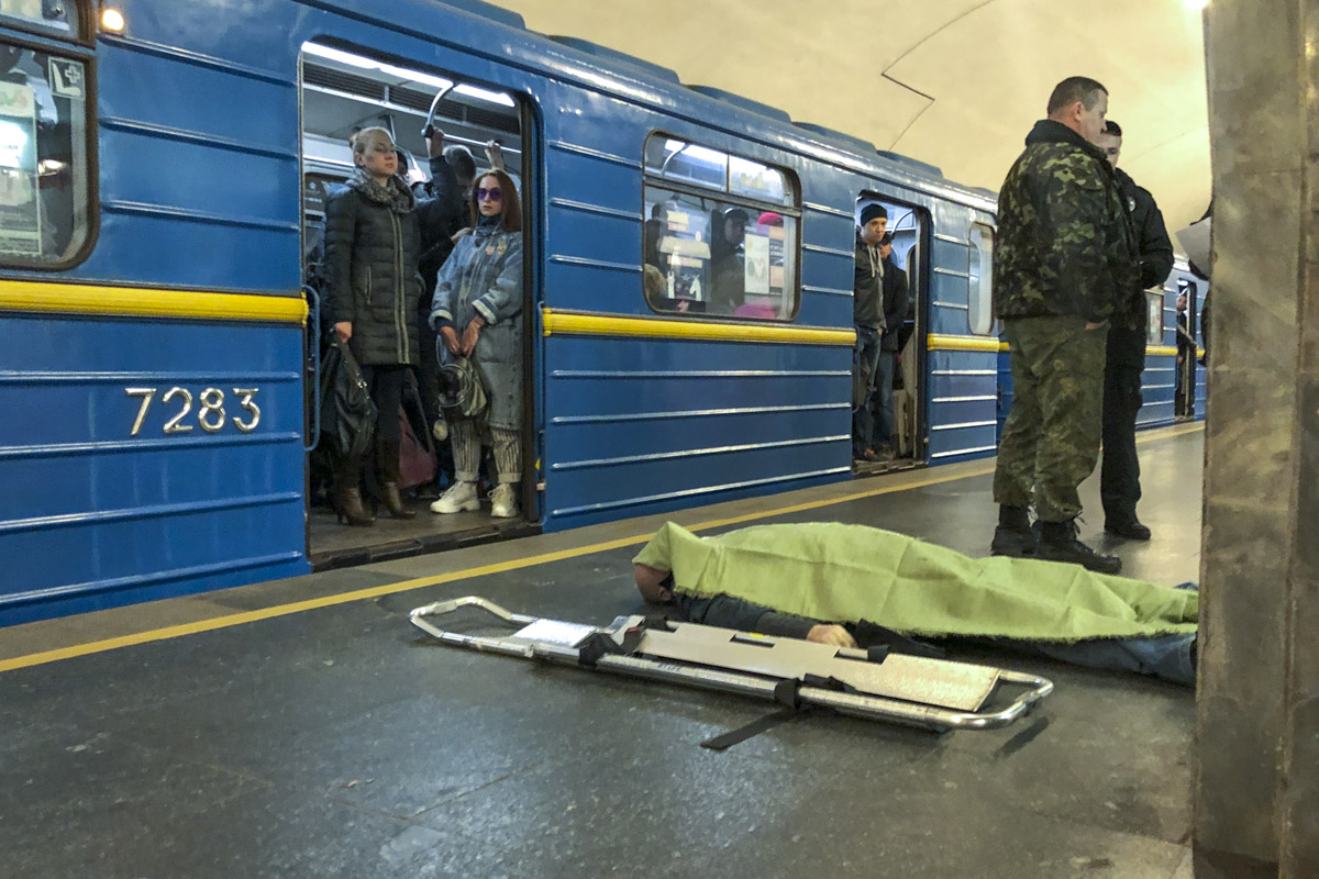 В киевском метро скончался человек