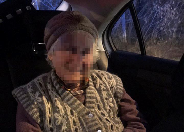 На киевской трассе нашли женщину без памяти