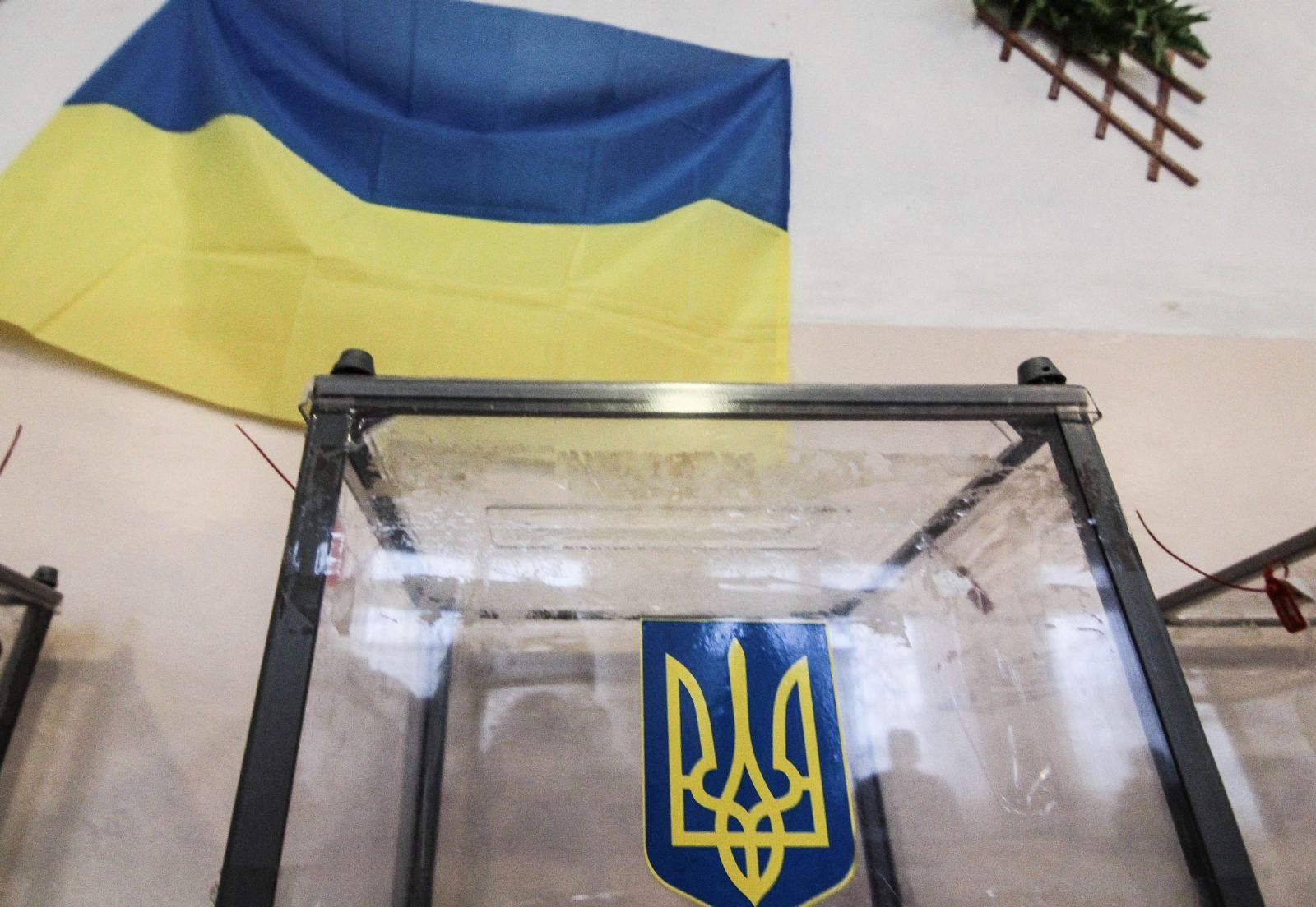 С избирательного участка в Киеве выкрали бюллетень