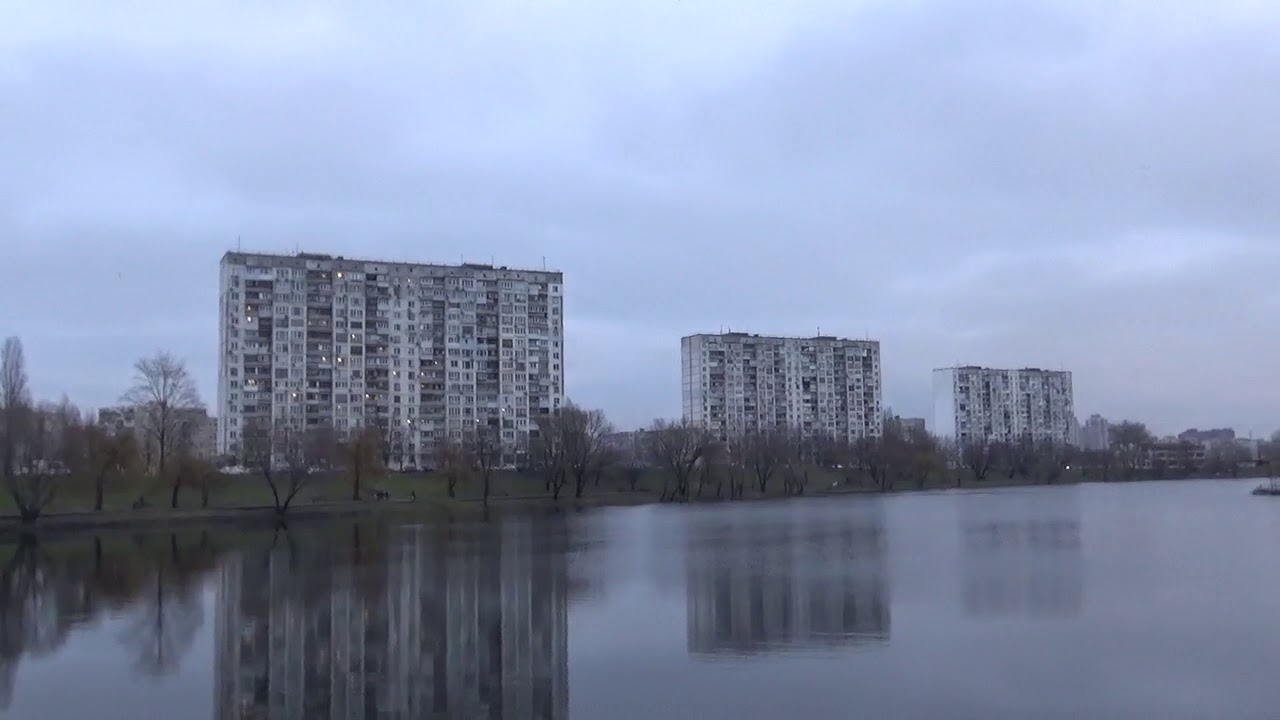 Из озера на Березняках вытащили женщину (видео)