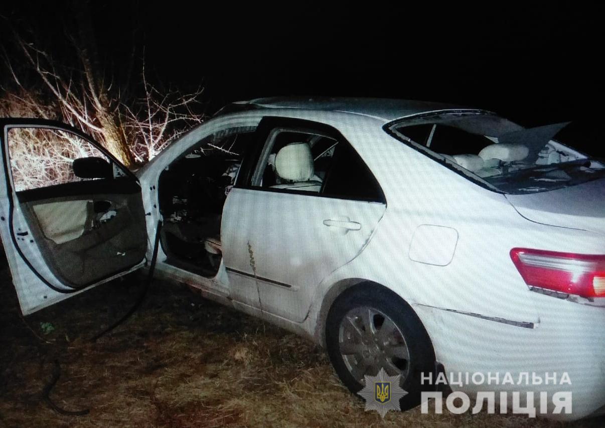 Посреди дороги под Киевом взорвалась Toyota, водитель погиб